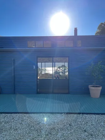 Charming Dennes Point house close to the beach Отели в г. Dennes Point