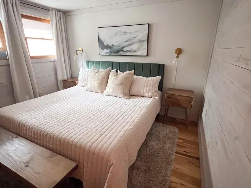 Cozy 3 BR Treetop condo mins walk to slopes