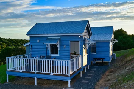 Tranquil Sunshine Coast hinterland farm stay on a working Macadamia farm