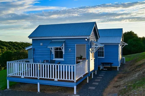 Tranquil Sunshine Coast hinterland farm stay on a working Macadamia farm Hotels in Gympie