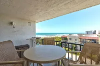 Oceanview 2 bedroom Condo with Private Balcony, on-site Heated Pool & Hot Tub