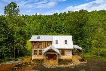 Creekside Cabin, located just minutes from Blowing Rock!