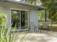 Palm View ~ Newly renovated quiet home close to UF!