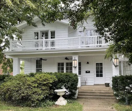 315 West 14th Street Отели рядом с достопримечательностью «H L Neblett Community Center»