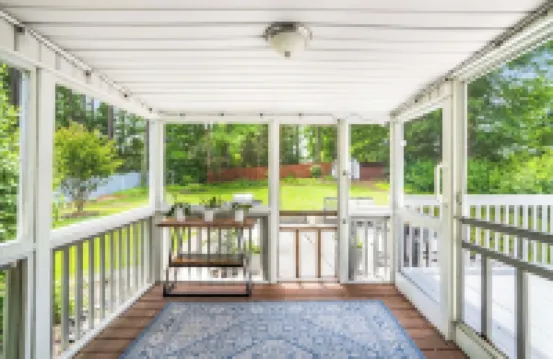 Quaint Cottage of Holly Springs 霍利斯普林斯酒店