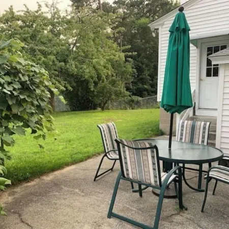 Entire House, Sleep 12, Garage, Fully Fenced Backyard