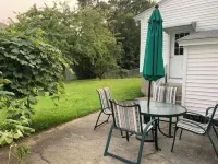Garage, Fully Fenced Yard, Sleep 7, Walk to Downtown Hotels near Christmas Tree Shops