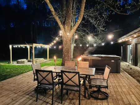 FISHING, FIREWOOD/ FISHING POLES PROVIDED,Trails, firepit, 100 acres