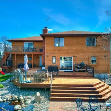 Spacious 5-bedroom house in enchanting Ames with Wi-Fi, Close to the Action!!