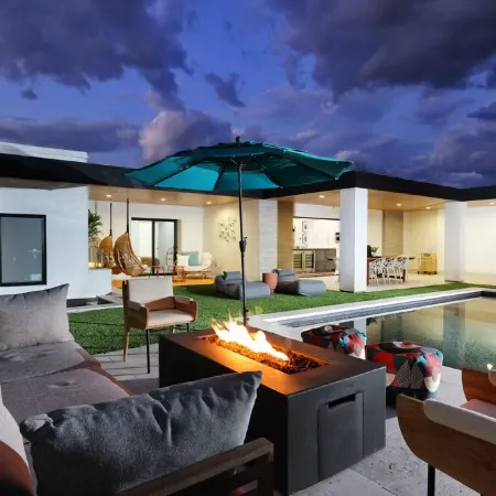 Central Tucson Luxury - Minutes from U of A - Saltwater Pool - Sleeps 10
