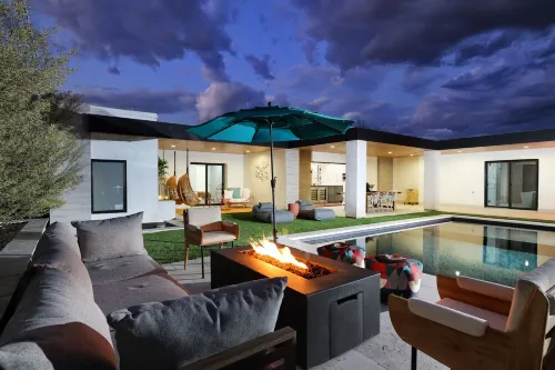 Central Tucson Luxury - Minutes from U of A - Saltwater Pool - Sleeps 10