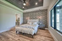 BEST ARM OF THE LAKE!  6 BR/5 1/2 BA, SLEEPS 14, POOL/SPA, COVERED DOCK W LIFT