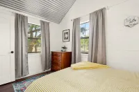 Pet Friendly Cabin w/hot tub. gym, cold plunge, & sauna