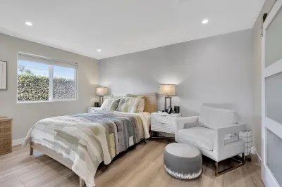 2-Bedroom 2 Bath Vacation Home Walking Distance to Fashion Island Hotel in zona Sherman Library & Gardens