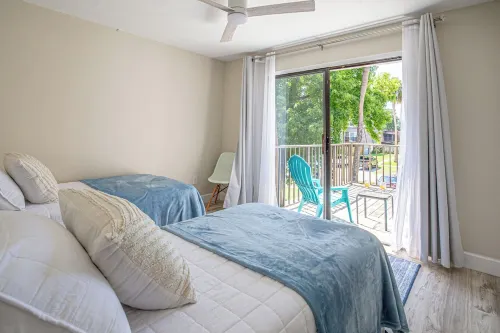 10 minutes drive from the beach! Close to popular attractions and the Speedway.