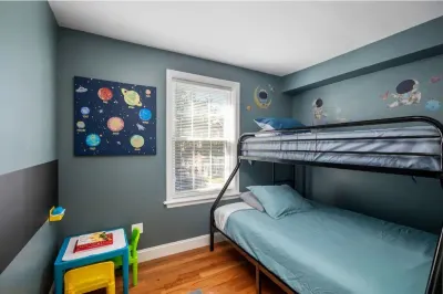 Colorful, Comfy & Modern - Close to NYC - Parking!