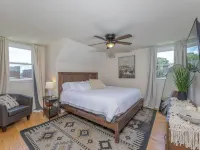King Bed - Full Kitchen! 1.5 Blocks to Ims and Only 5 Miles to Downtown! Hotels in Speedway