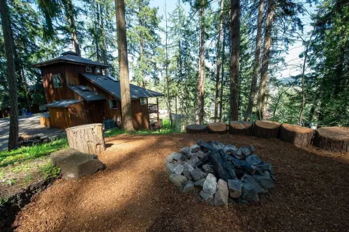 Tranquil Forested Cabin with Sauna, Home Gym, & AC