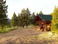 Hot Tub on Deck. 14 Miles to Yellowstone! Easy Access. - Chalets