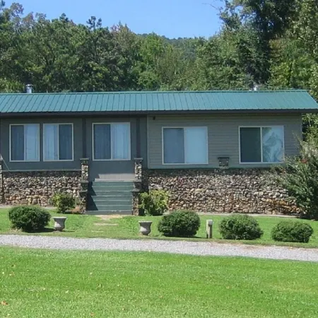 Lake & mountain views! Covered Boat Port w/Power, Pets Welcome