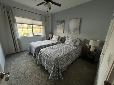 Quiet gated community Lakefront - 2 beds, 2 baths. 阿瓦圖基山麓住宿飯店