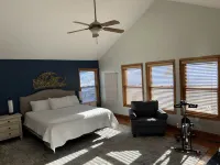 10 miles to Perfect North Ski Slopes! Sleeps 7+ air mattresses- up to 10