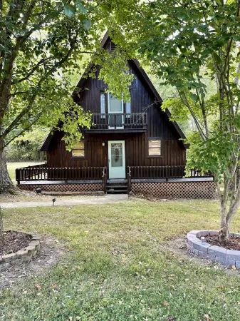Cozy, Comfy Cabin minutes from Cave Run Lake, I-64, App Harvest, and Morehead.
