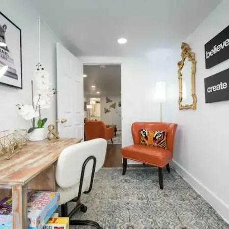 Industrial St. Loft on the square