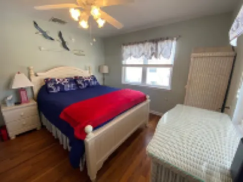 Pet Friendly - Escape in Cape May! 6 Blocks to the Beach!
