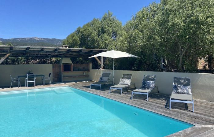 Villa Avec Piscine Privative Sécurisée au Coeur du Maquis