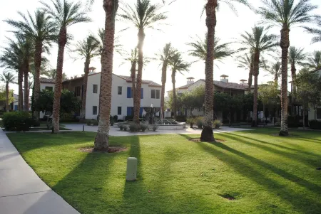 ALL 5-STAR REVIEWS! DOWNSTAIRS 2 BED / 2 BATH LEGACY VILLAS CONDO Отели рядом с достопримечательностью «Библиотека Ла Куинта»