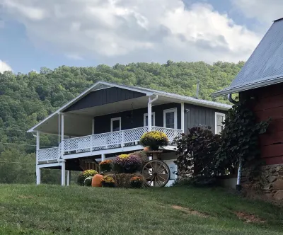 GemStone in the Sky at CreekStone Hotel dekat Asheville West KOA Holiday