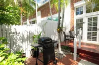 Banana Wind at Truman Annex - 2 Bed / 2.5-Bath Condo w/ Shared Pool & Parking - Bungalows