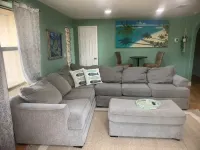 Cozy house centrally located. 3mls to beach,7mls to speedway. Pet friendly