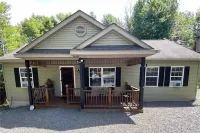 Exhale by the Fire at Crestview Cottage, 3-person Canoe Included