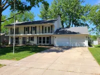 Executive Rental - 4 bed, 4 bath fully furnished home W/L2 EV Charging Station - chambre d’hôtes