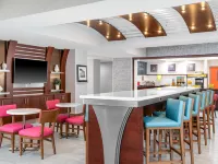 Hampton Inn & Suites Sacramento-Cal Expo Các khách sạn gần Khu thương mại hội chợ Arden
