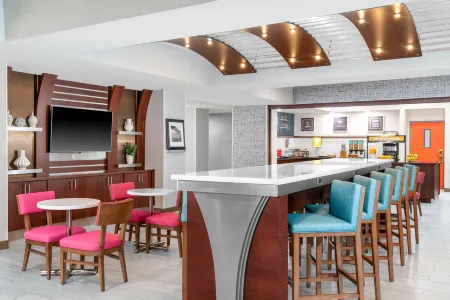 Hampton Inn & Suites Sacramento-Cal Expo Отели в г. Мак-Клеллан Парк