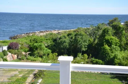 Featured on HGTV's Beach Hunters Отели рядом с достопримечательностью «Motif #1»