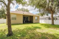 Quiet family-size home in Apopka Near Parks, Attractions & Orlando. Pet friendly