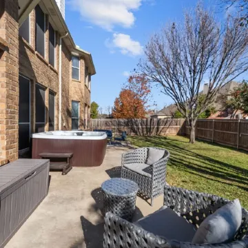 Keller’s Crown - Huge House Near Stadiums - Hot Tub & Pool Table