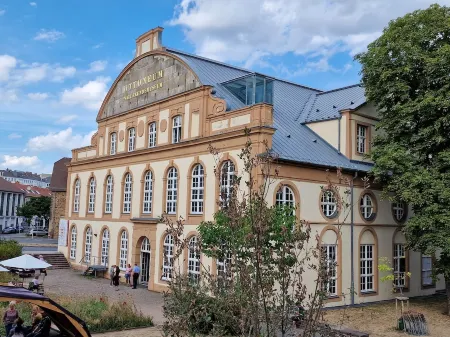 Exclusive and bright apartment in the centre 4 with box-spring beds, wifi Отели в г. Кассель