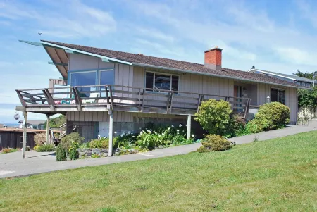 Boathouse, spectacular panoramic sea views!