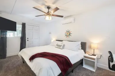 Del Mar Studio · Charming Studio I 600Mbps Walk to Tower District Hotels near Fresno