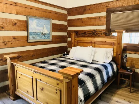 Well Maintained Cabin Bordering National Forest, Close to Augusta, GA - -Masters