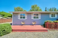 Modern LUX 4 bdrm - Near Mall, Boeing, Paine Field & Eateries! トレーダージョーズ周辺のホテル