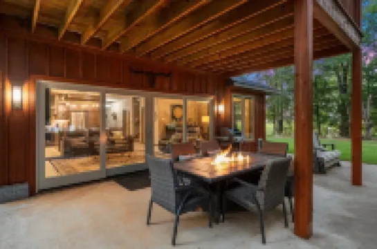 Luxury Cabin, 500’ Lake Front, 3 Acre Property on Lake Bob Sandlin!