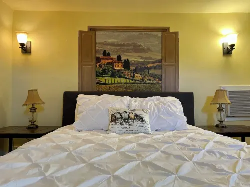 Historic Private Cottage with Loft by Waterfront Park & Scenic  Path to Downtown