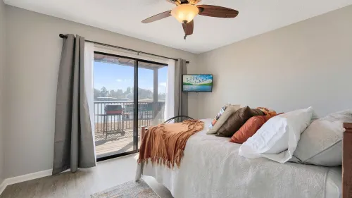 Gorgeous Updated Condo - Incredible view, no stairs from patio to lakefront/dock