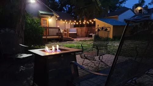 Cozy One Bedroom Cottage Getaway!